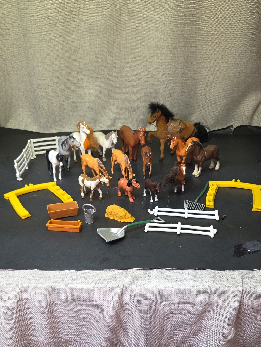 Mixed horse toy lot of 27pcs. Horses, Fence,‎ Accessories